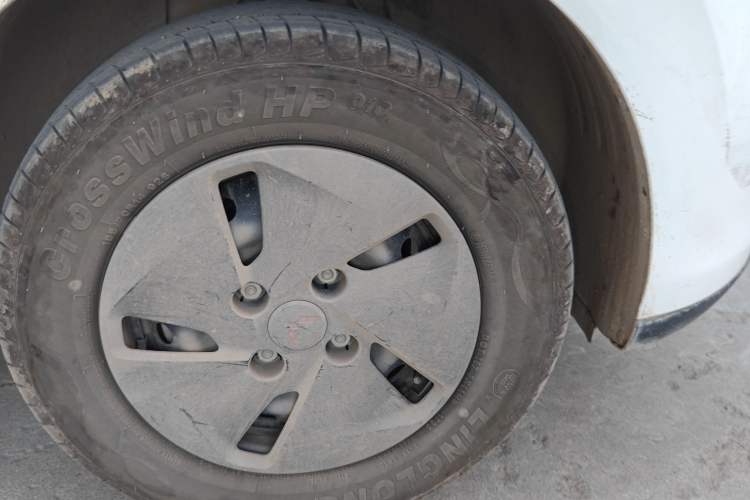 Used Wuling Hongguang New Energy 2025 Extended-Range Hybrid 50KM Comfort Version Right Front Wheel Hub