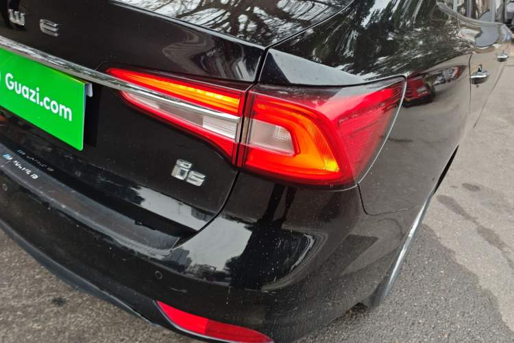 Used Roewe i5 2019 1.5L Automatic 4G Connected Langyue Edition