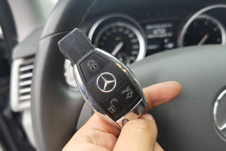 Used Mercedes-Benz R-Class 2017 R 320 4MATIC Business Edition Prestige Model
