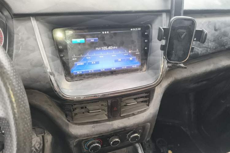 Used Jinbei Gold Hiace M Classic 2022 1.5L Travel Lion Passenger Van 7 Seats Audio And AC Panel