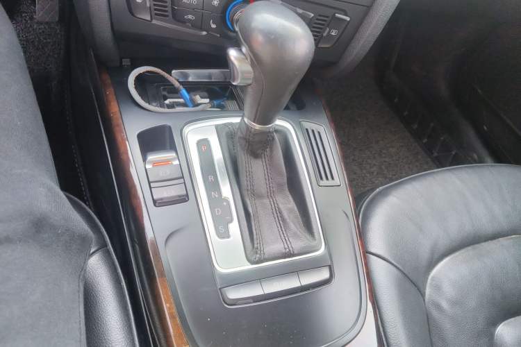 Used Audi A4L 2012 2.0 TFSI automatic Comfort trim level