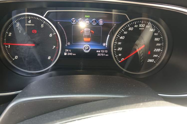 Used Hongqi H5 2022 Classic Model 1.8T Automatic Smart Connect Flagship Edition Odometer Close Up