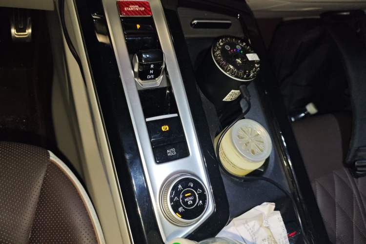 Used Volkswagen Tavendor 2023 380TSI Four-Wheel Drive R-Line First Edition Gear Lever