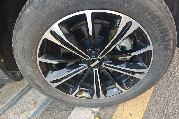 Used Wey VV6 2021 2.0T Two-Wheel Drive Smart Plus Right Front Wheel Hub