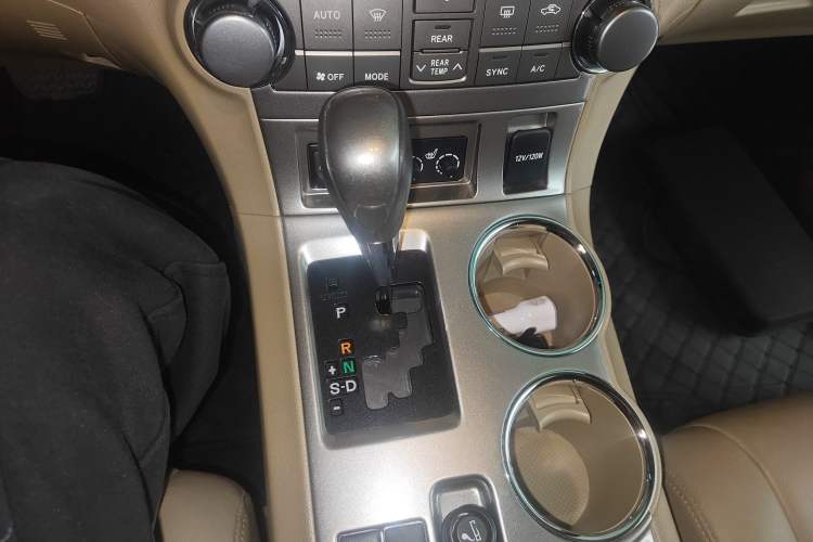 Used Toyota Highlander 2012 2.7L Two-Wheel Drive 7-Seater Luxury Edition
