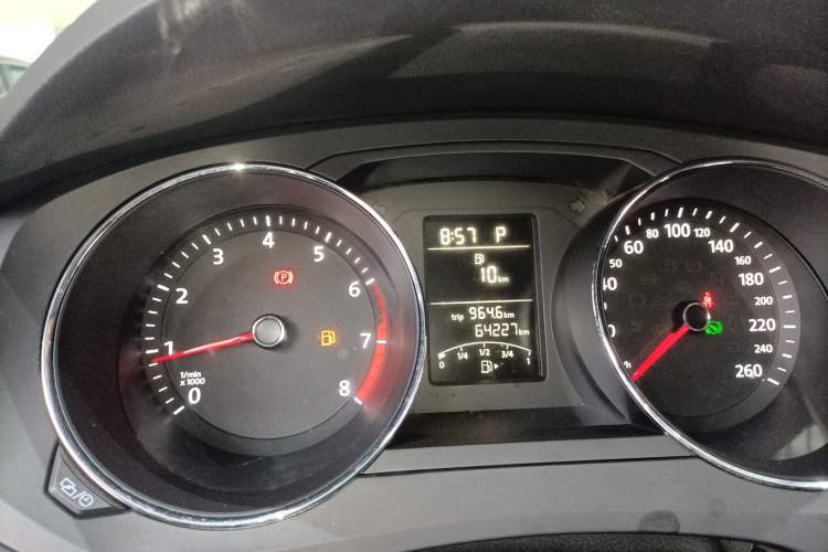 Used Volkswagen Sagitar 2018 1.6L Automatic Fashion Model Instrument Cluster