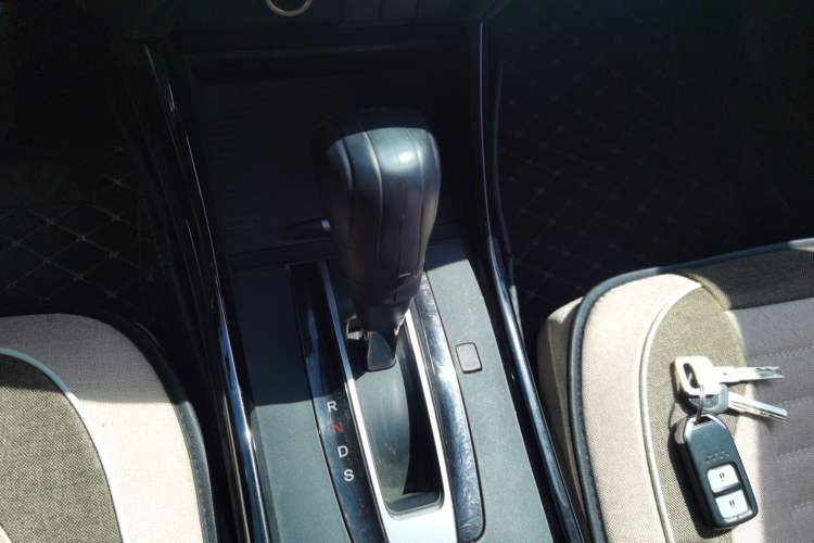 Used Honda Jade 2017 210TURBO CVT Fashion Edition 5-seater Gear Lever