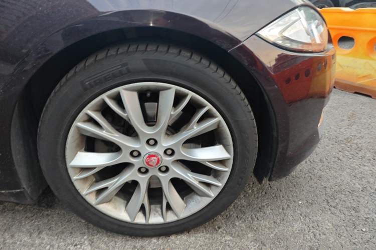 Used Jaguar XF 2015 XF 2.0T Luxury Edition Right Front Wheel Hub