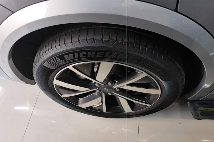 Used Li Auto L8 2023 Pro Model
