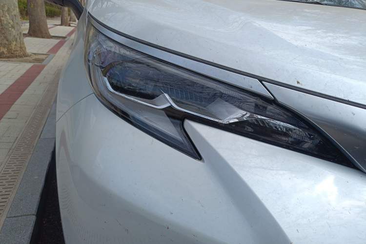 Used Toyota SIENNA 2024 2.5L Hybrid Luxury Edition Right Front Headlight