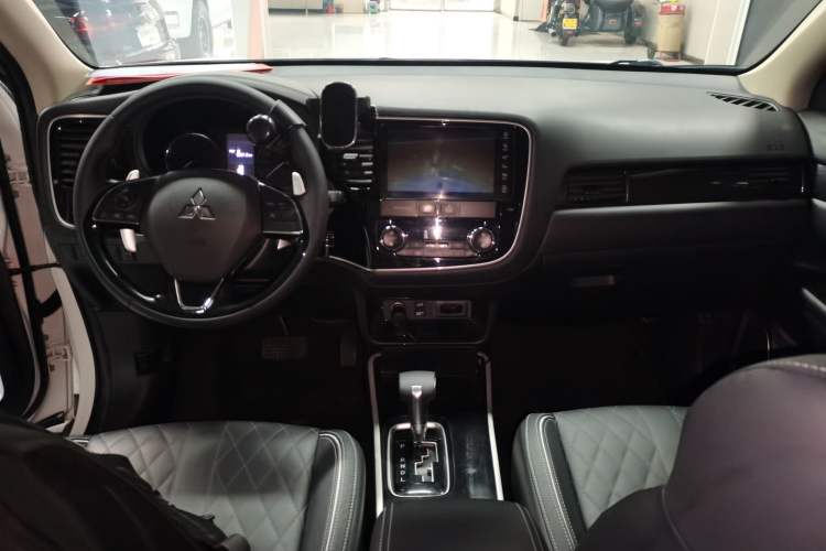 Used Mitsubishi Outlander 2020 2.4L 4x4 Zhi Xiang Edition 5 Seats