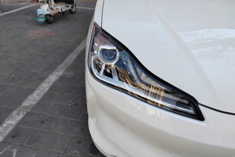 Used NETA V 2022 Chao 400 Lite Right Front Headlight