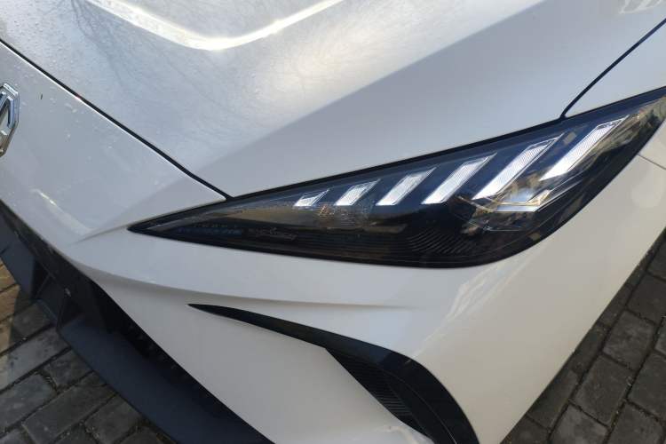 Used MG 4 EV 2022 425 km Luxury Edition Left Front Headlight