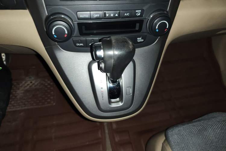 Used Honda CR-V 2010 2.4L automatic four-wheel drive luxury version Gear Lever