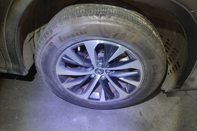 Used Lexus RX 2020 300 Two-Wheel Drive Elite Edition China VI Standard Right Front Wheel Hub