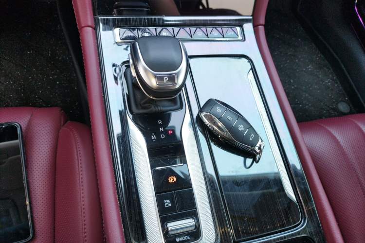 Used Hongqi H5 2024 2.0T Automatic Smart Connect Flagship Edition Gear Lever