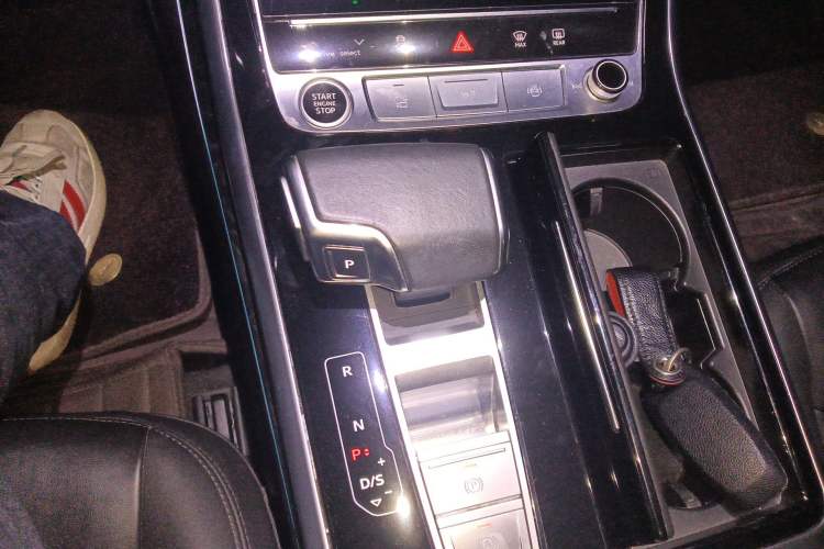 Used Audi Q8 2021 55 TFSI Luxury Dynamic Edition Gear Lever