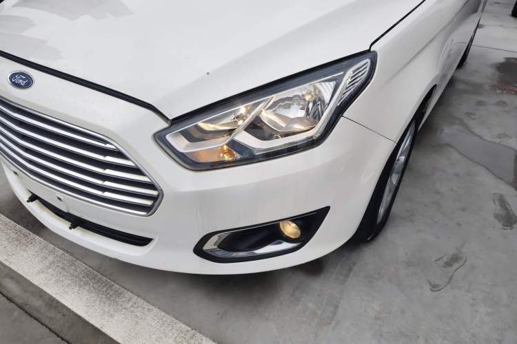 Used Ford Escort 2015 1.5L Automatic Fashion Model Left Front Headlight