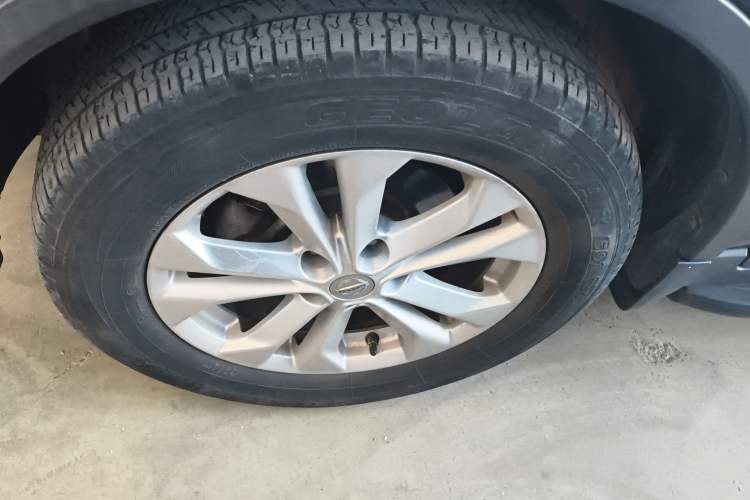 Used Nissan X-Trail 2014 2.0L CVT Comfort Edition 2WD Left Front Wheel Hub