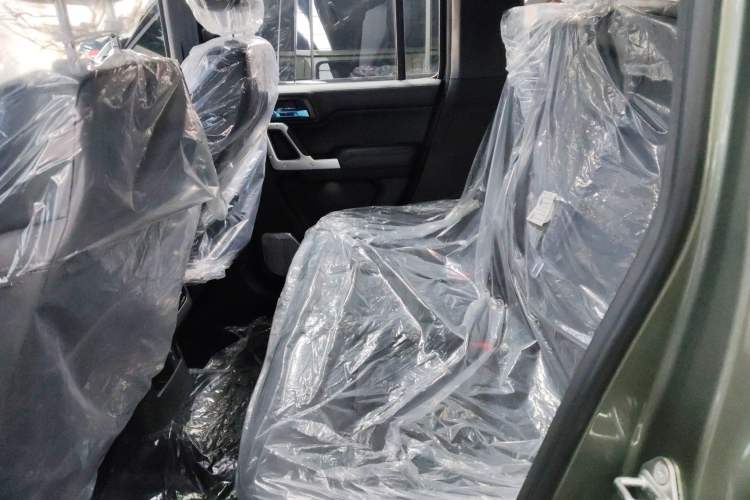 Used 212 T01 2024 2.0T Explorer