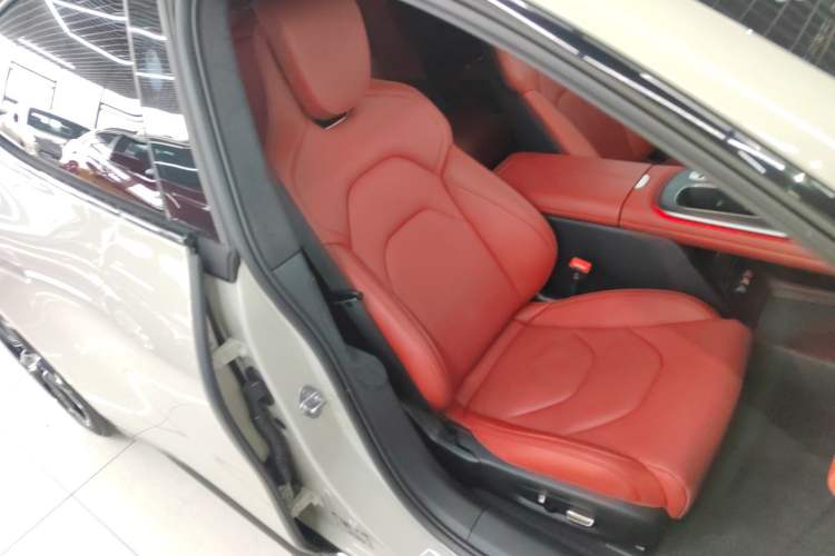 Used Xiaomi Auto SU7 2024 Four-Wheel Drive Ultra-Long Range Advanced Intelligent Driving Max Edition
