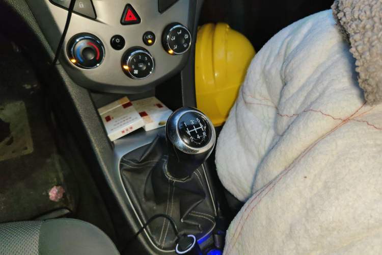 Used Chevrolet Aveo Sonic 2011 Sedan 1.4L MT SL