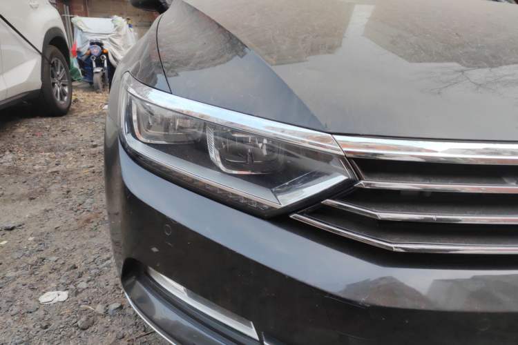 Used Volkswagen Magotan 2019 330TSI DSG Luxury Model China V Standard Right Front Headlight