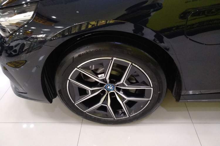 Used BMW i5 2024 eDrive 35L Luxury Model with M Sport Package
