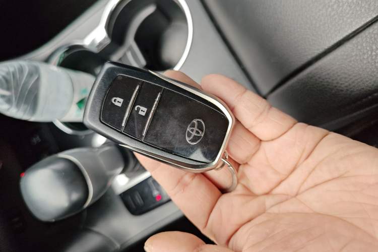 Used Toyota Highlander 2015 2.0T Four-Wheel Drive Luxury Edition 7-Seater Vehicle Key