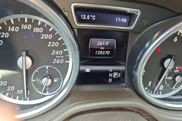 Used Mercedes-Benz M-Class 2012 ML 350 Sport Edition Odometer Close Up