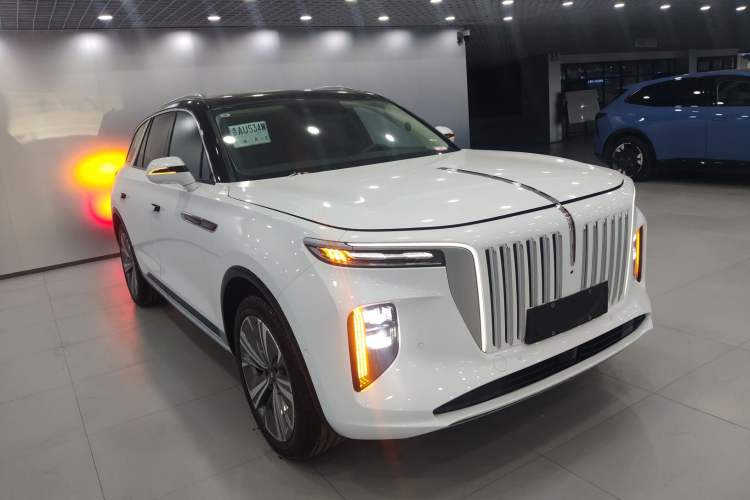 Used Hongqi E-HS9 2022 690 km Range Flagship Edition Six Seats Front Right 45 Deg