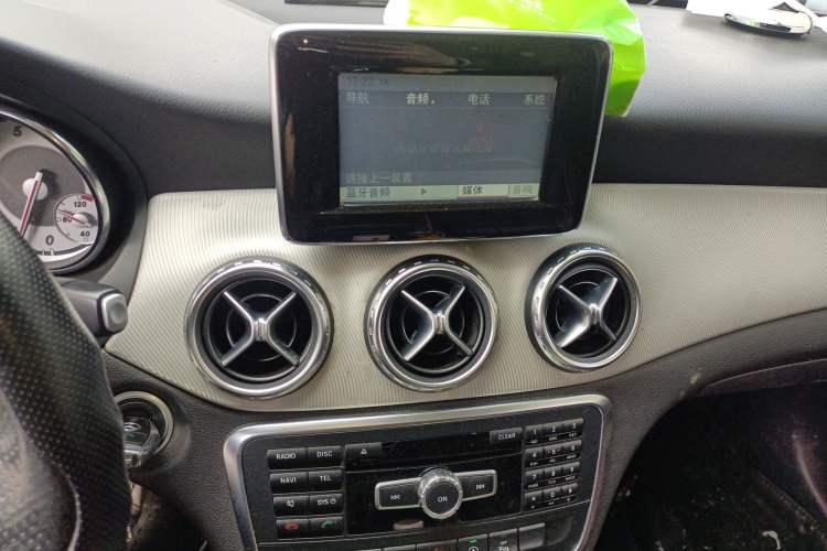 Used Mercedes-Benz GLA 2015 GLA 200 Sport Edition Audio And AC Panel