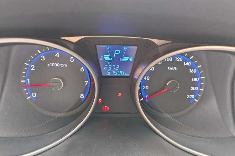 Used Hyundai ix35 2013 2.0L Automatic Two-Wheel Drive Smart GLS China IV Standard Odometer Close Up