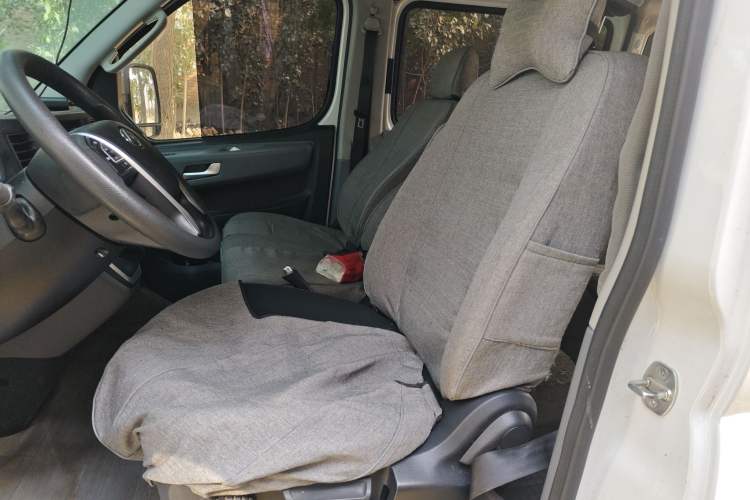 Used SAIC MAXUS Xintu V80 2023 2.0T Manual Classic Aoyuntong Long Wheelbase Mid-Height 6/7/8/9-Seater
