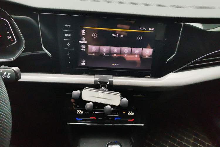 Used Volkswagen Passat 2024 380TSI Dragon Edition Audio And AC Panel