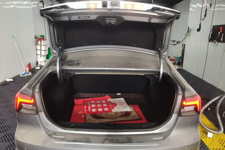 Used Roewe i6 MAX 2020 300TGI Automatic "Swell Cool Smart Drive" Edition Trunk