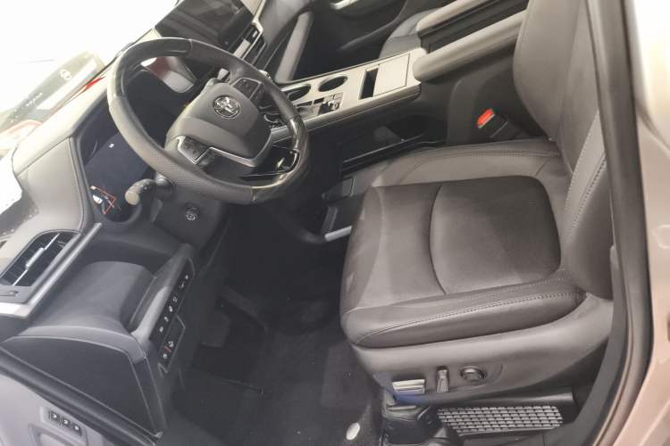 Used Toyota SIENNA 2021 2.5L Hybrid Platinum Edition Left Front Seat