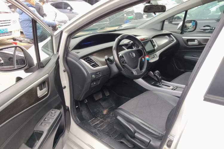 Used Honda Jade 2013 1.8L automatic Comfort version 5 seats