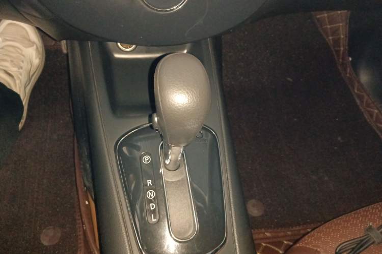 Used Nissan Tiida 2013 1.6L CVT Cool Cafe Edition Gear Lever
