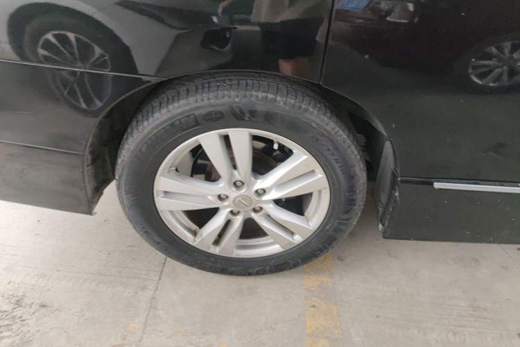 Used Nissan Quest 2015 3.5L SL Right Rear Wheel Hub