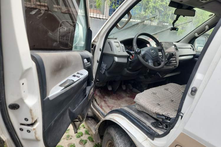 Used Foton Scenic G7 2017 2.0L Long-Wheelbase Commercial Van High Roof 2 Seats 4Q20M Driver Seat