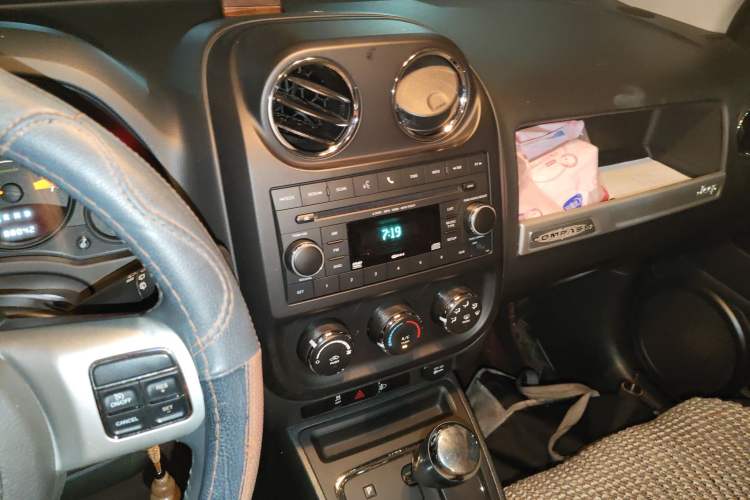 Used Jeep Compass 2012 2.0L two-wheel drive sport version