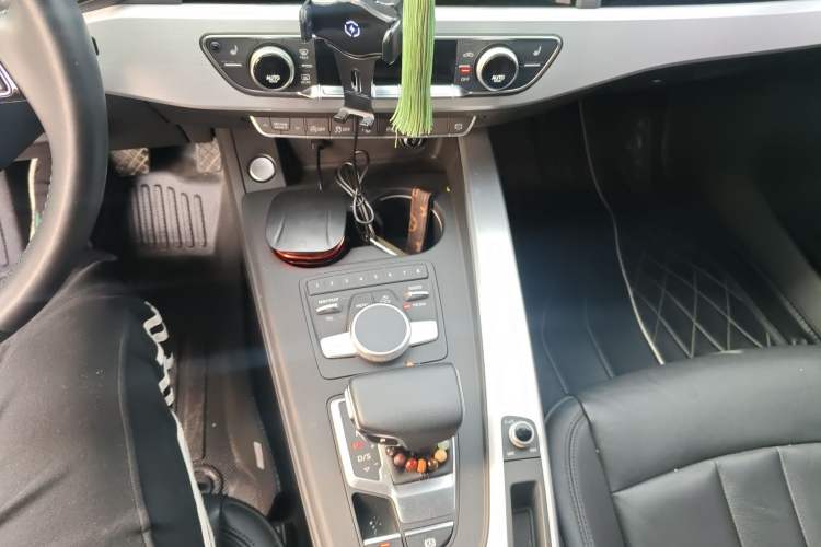 Used Audi A4L 2019 40 TFSI Fashion Edition China VI Emission Standard
