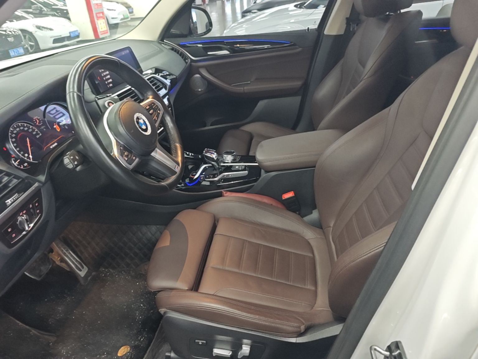 Vordere Reihe im Auto