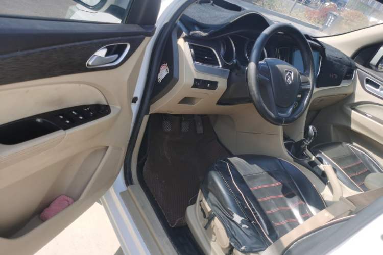 Used Baojun 730 2016 Revised 1.5L Manual Standard Version 7 Seats China V Emission Standard Driver Seat