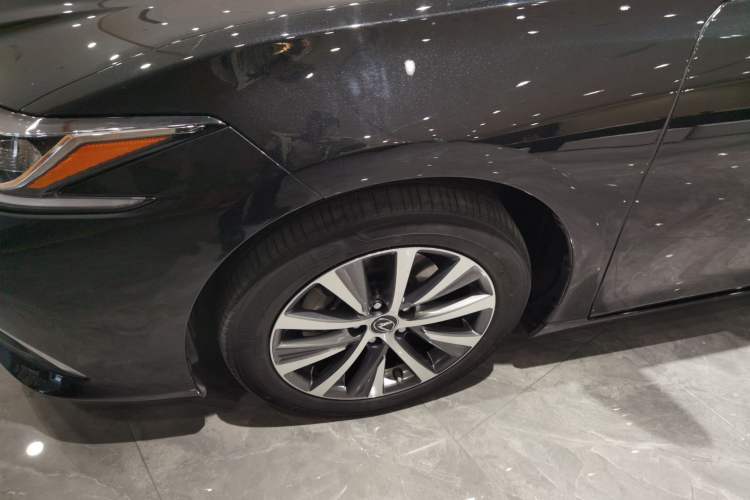 Used Lexus ES 2020 300h Premier Edition