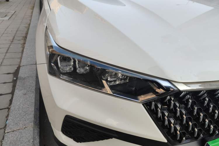 Used Bestune T77 2020 PRO 280 TID Automatic Luxury Model Right Front Headlight