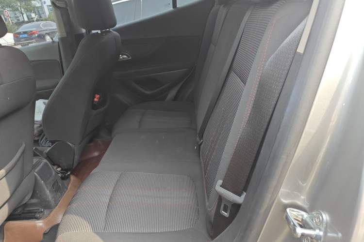 Used Buick Encore 2015 1.4T Automatic Two-Wheel Drive Urban Elite Version Left Rear Seat