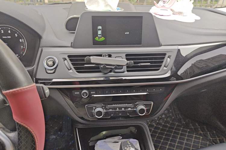 Used BMW 1 Series 2018 Facelifted 118i Sport Edition Audio And AC Panel