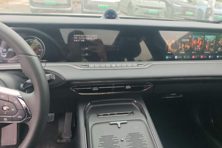 Used VOYAH FREE 2025 318 318 km Rear-Drive Touring Edition Audio And AC Panel